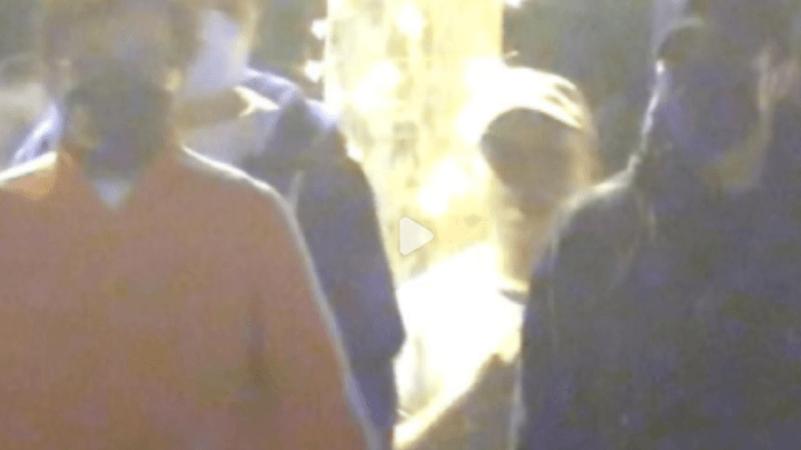 成龙谢霆锋深夜聚餐,互动亲昵有爱,你羡慕吗?