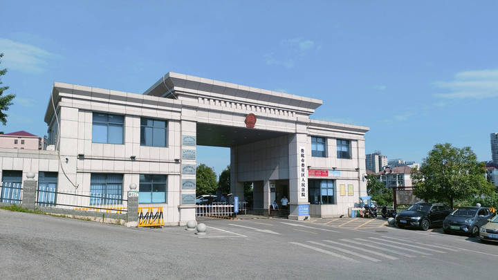 醉驾撞人拖行的宝马女司机获刑超6年,你怎么看?