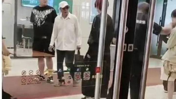 男子cos日本武士被保安轰出商场,你支持这种行为吗?