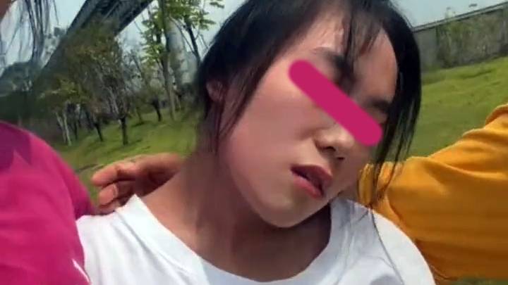 女幼师出轨学生父亲游街,原配被指太霸道,她会坐牢吗?