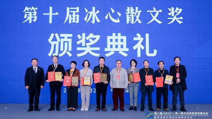 作家李金明荣膺第十届冰心散文奖,你看过他的作品吗?