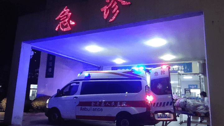 除夕夜下的县医院急诊科,你还会去值班吗?