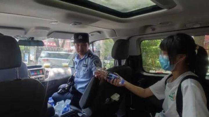 北京一家长以为中考考点管饭,送完考生去游玩,你怎么看?