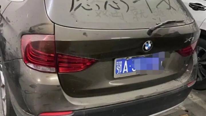 武汉车停哈尔滨3年,停车费已达10万,你认为这是僵尸车吗?