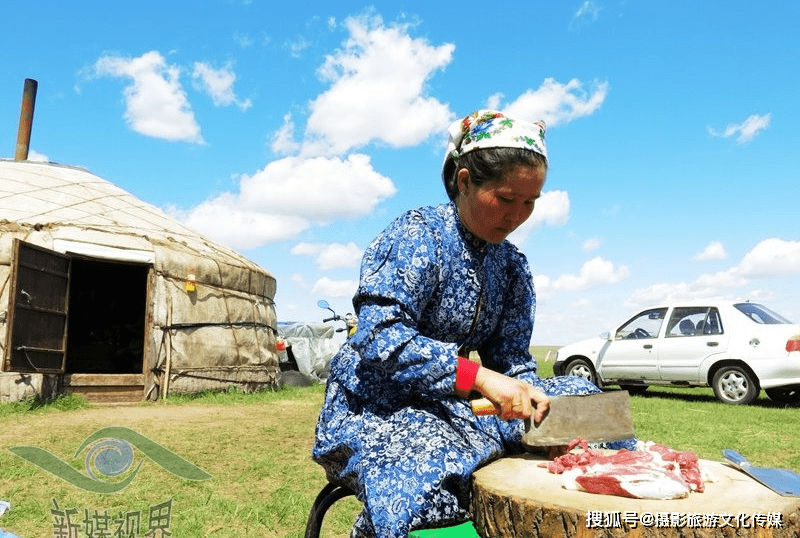 每当我想起草原 就会想毡房前那美丽的姑娘 故乡,我美丽的草原