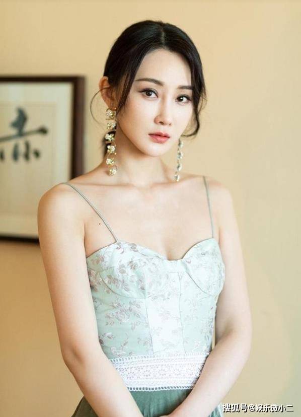 青年女演员林鹏:性感妩媚,婀娜多姿