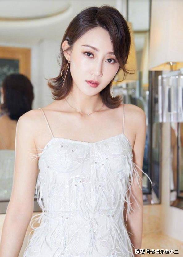 青年女演员林鹏:性感妩媚,婀娜多姿