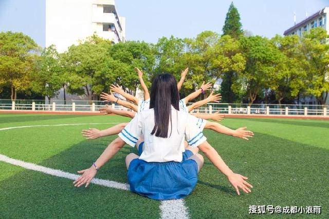 成都毕业照拍摄丨如何拍好?姿势要把握到位