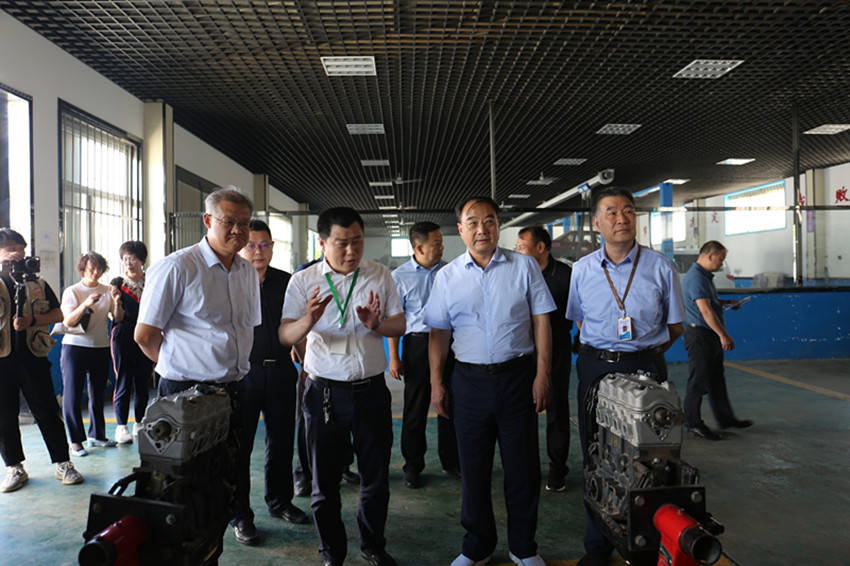 陕西安康市职业教育考察团到保定虎振技工学校参观学习