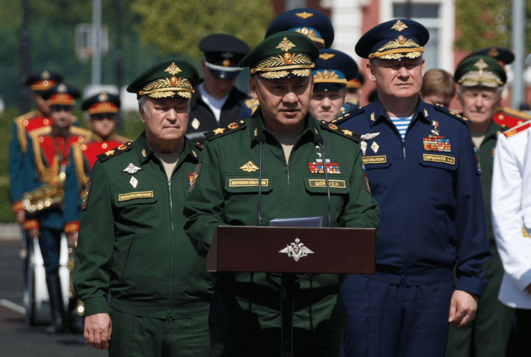 原创俄罗斯国防部长绍伊古参加苏沃洛夫军校毕业生的毕业典礼并为他们