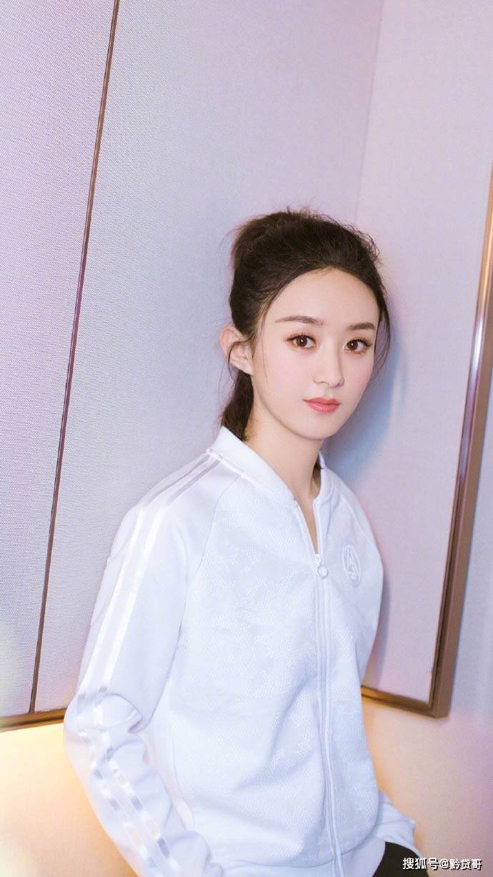 赵丽颖运动装明星,尽显清爽活力
