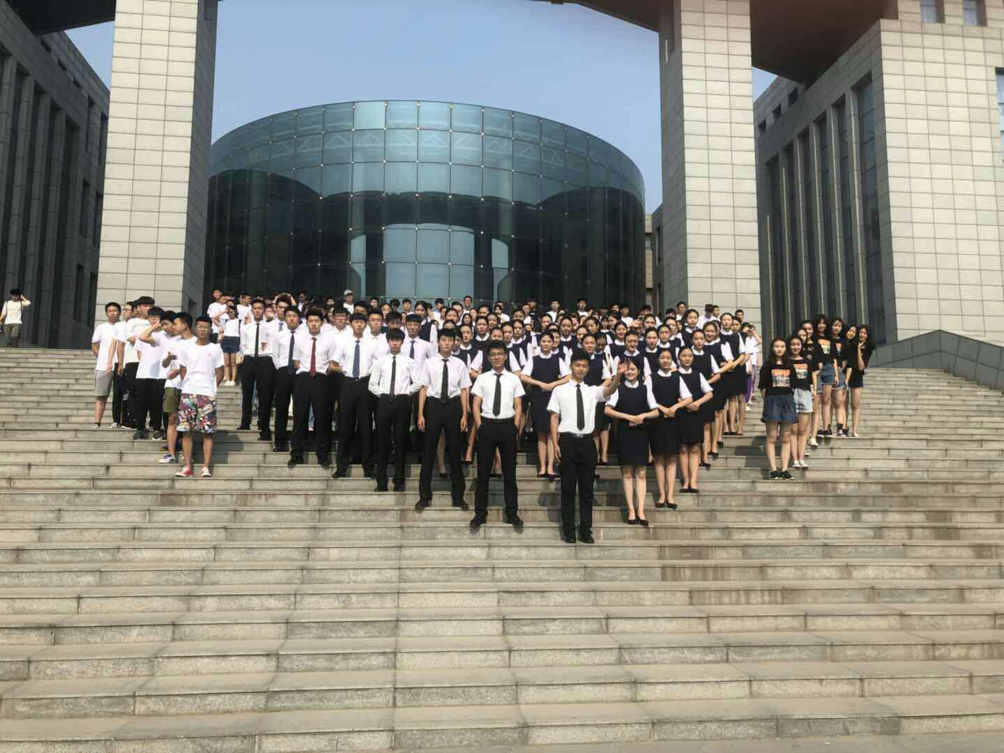 河北师范大学招生专业:航空服务艺术与管理招生地区:河北(100人)