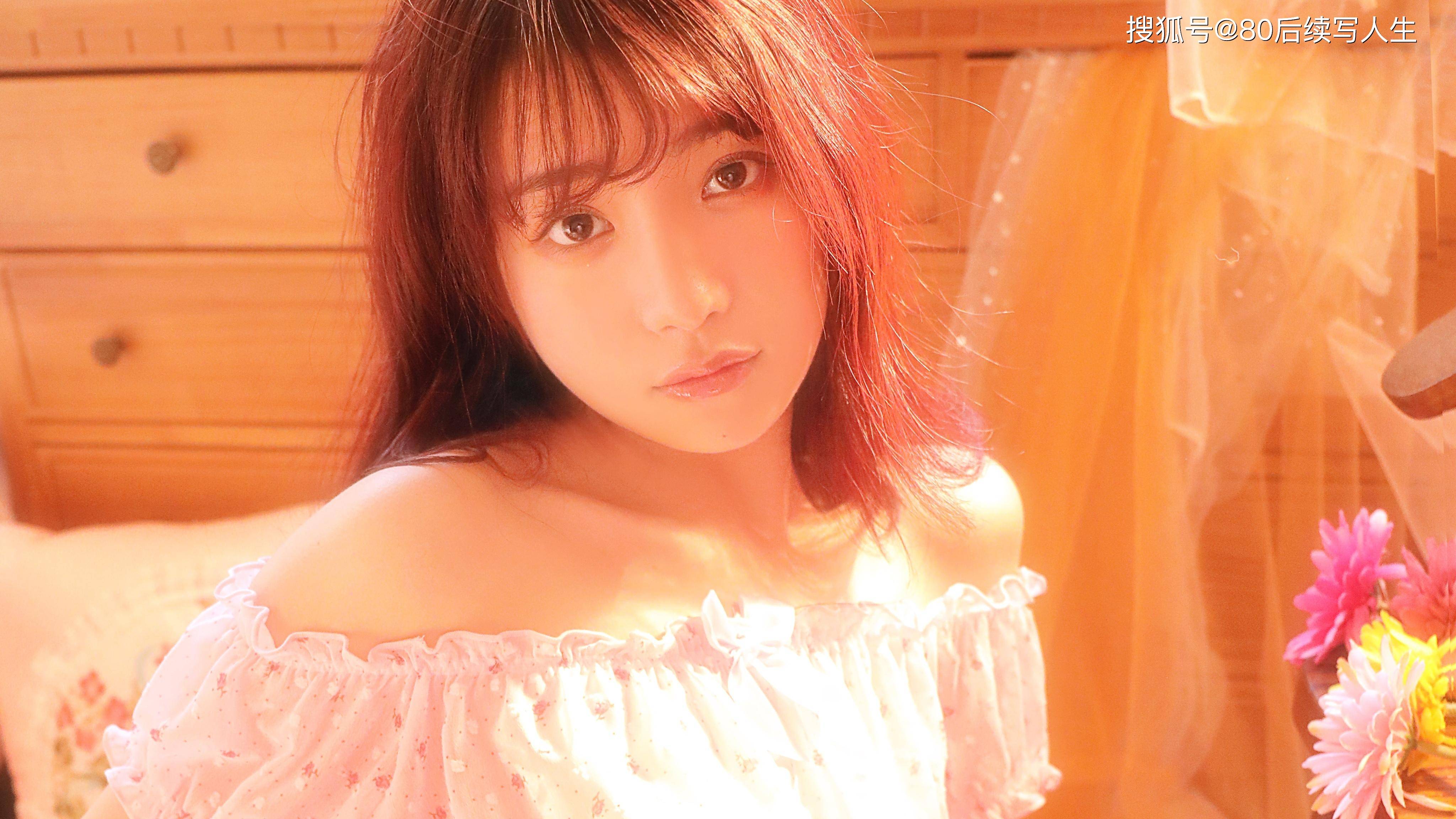 秀外慧中的短发美女,美女电脑高清桌面壁纸!