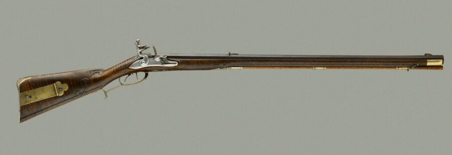 与前装燧发滑膛枪相比,线膛枪(来复枪)射击精度更高,射程更远.