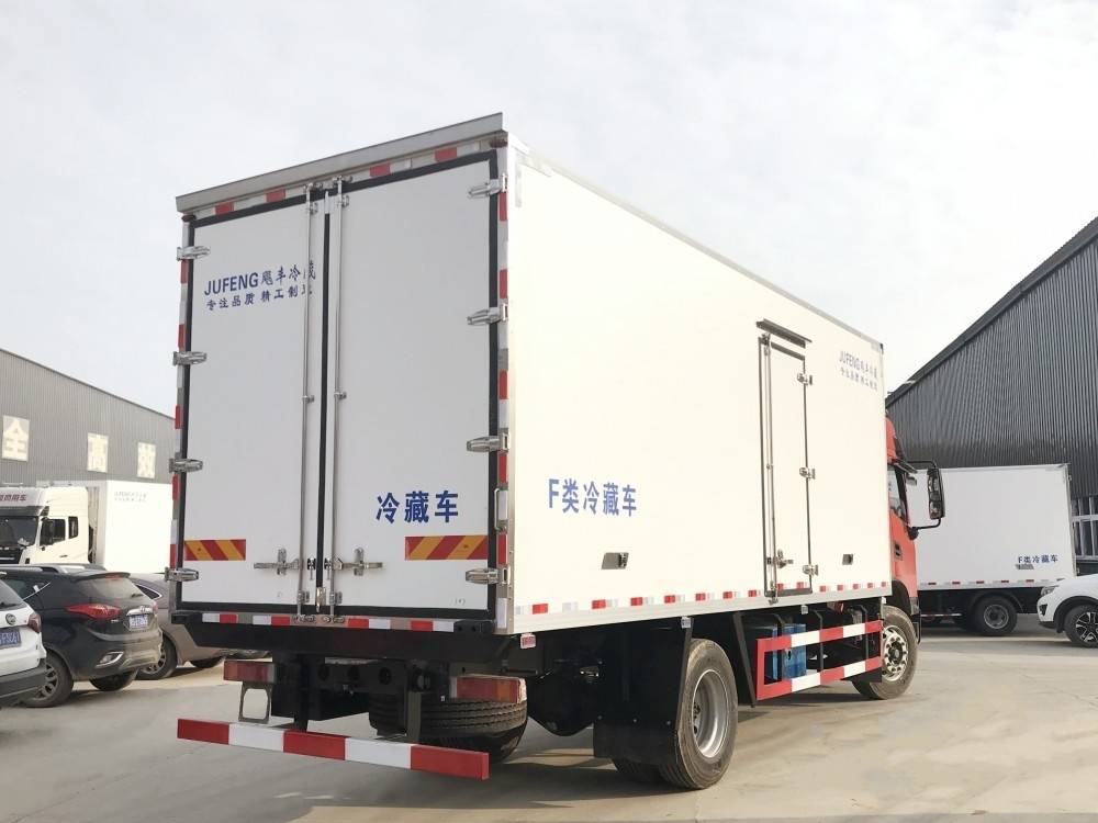 6米8冷藏车多少钱一辆?看看这款东风天锦kr高顶双卧冷藏车