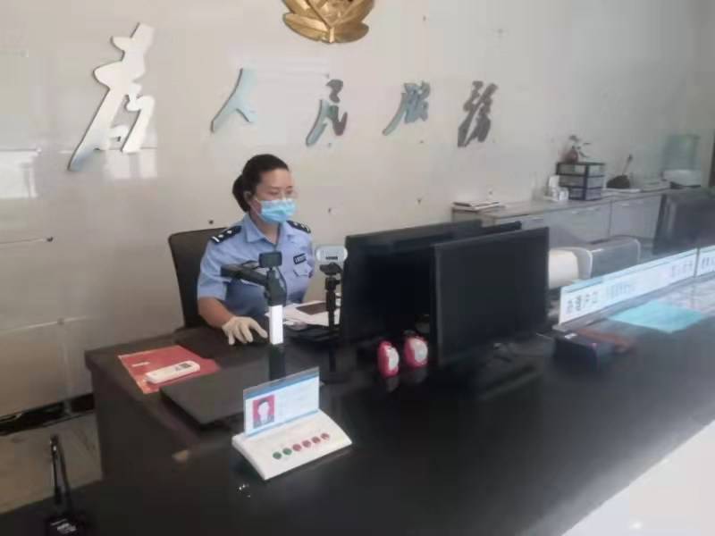 永城市公安局芒山派出所民警赵晓丽:户籍室内最美的带娃妈妈