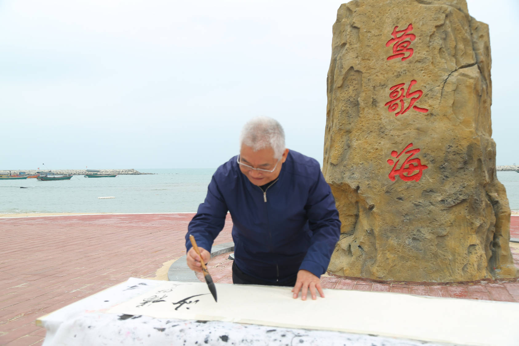 姜振华老师艺术简介为向世界展示广大书画艺术家们的精品佳作,海南