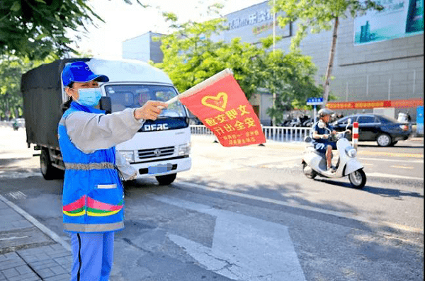 儋州文明交通劝导志愿服务活动启动