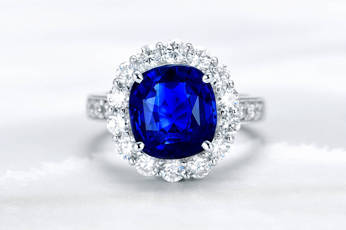 透露着高级优雅美感的蓝宝石戒指