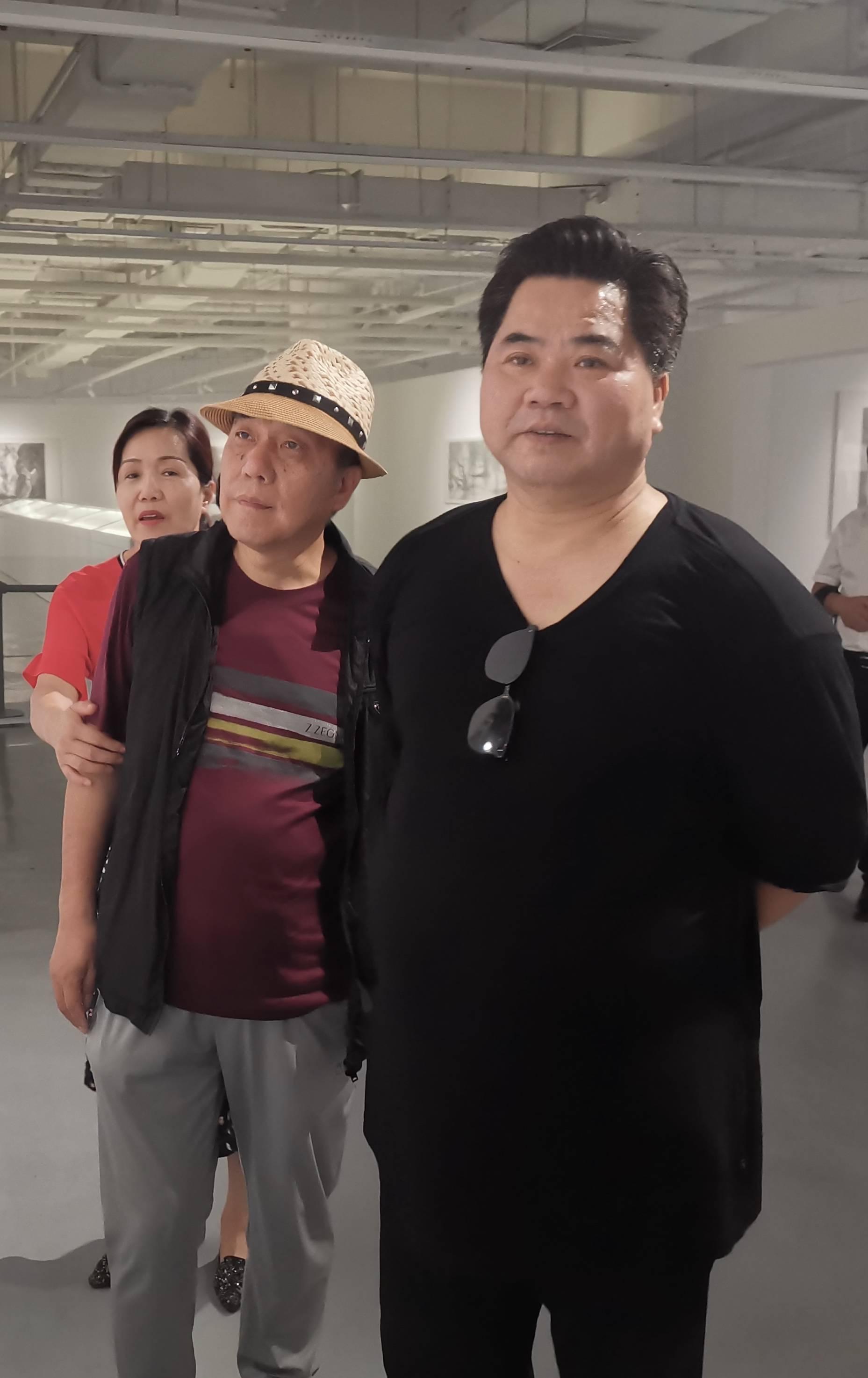 他是山水画大家,其画立意高远,是当代画坛的代表人物!_朱祖国