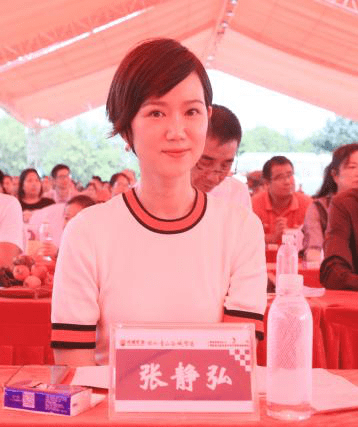 广东省音乐家协会会员叶方义,青年女歌唱家张静弘应邀担任本场比赛