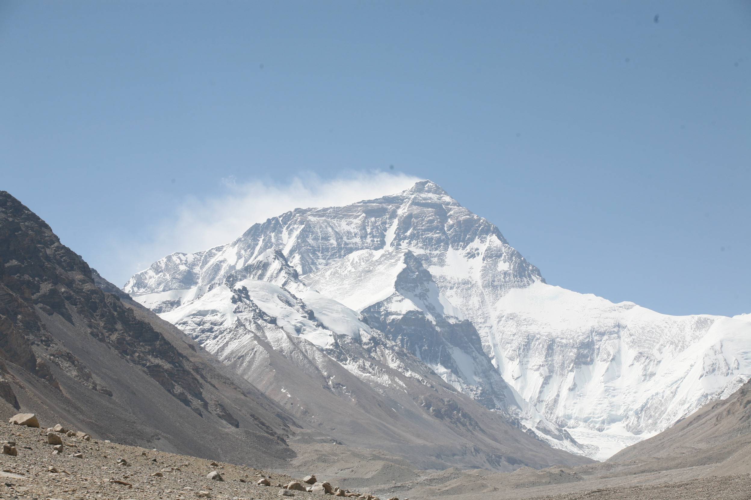 珠穆朗玛峰是全球最高峰,实际高程为8848.