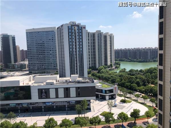 学校:清河湾幼儿园,青浦区逸夫小学. 娱乐:米莱国际会所,皇家1号国际