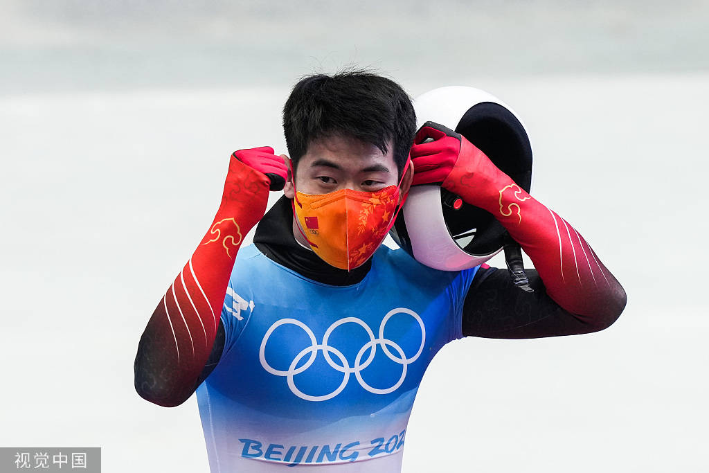 组图:男子钢架雪车闫文港夺铜牌 中国首获该项奖牌