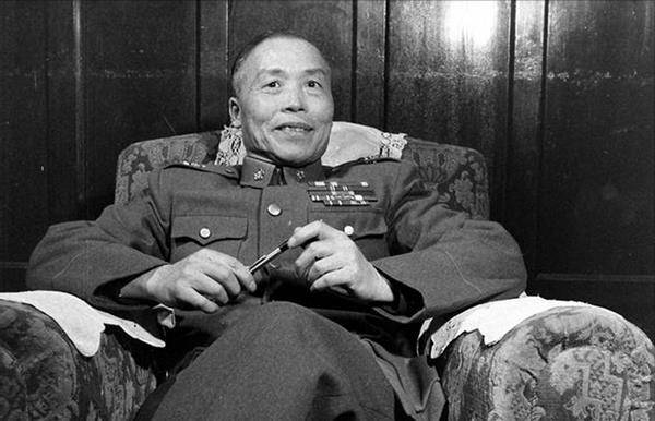 1948年就职大典:老蒋气派长袍马褂,副总统李宗仁却穿军便服_蒋介石