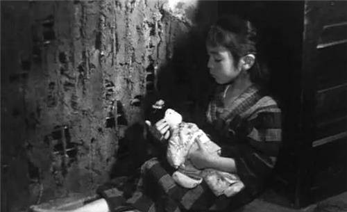 日本最后被斩首的女人,刽子手连砍2刀都没死,第三刀她大喊3个字_阿传