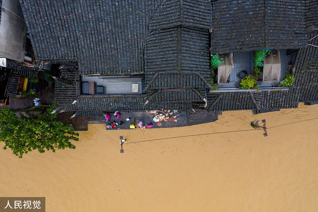 南方暴雨凤凰古城遇强降雨部分被淹