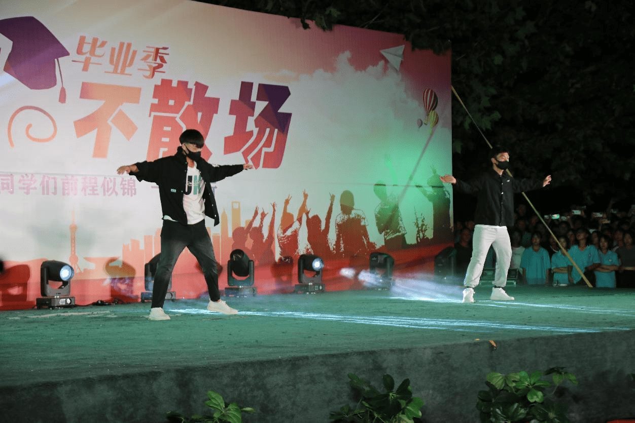 《六月的长情告白》表演者:马臣,杨毅,孙紫豪指导老师:雍浩武,罗孔儒