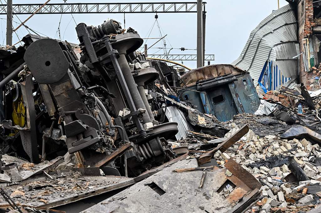 乌克兰哈尔科夫地区遭袭 城市设施及建筑损毁严重 搜狐大视野 搜狐新闻