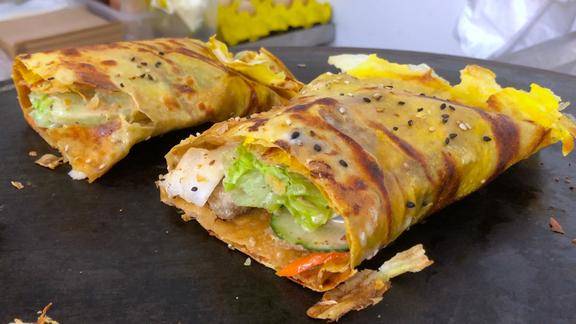 比街头杂粮煎饼贵3倍不摊面饼不打鸡蛋厦门豪华煎饼有多好吃