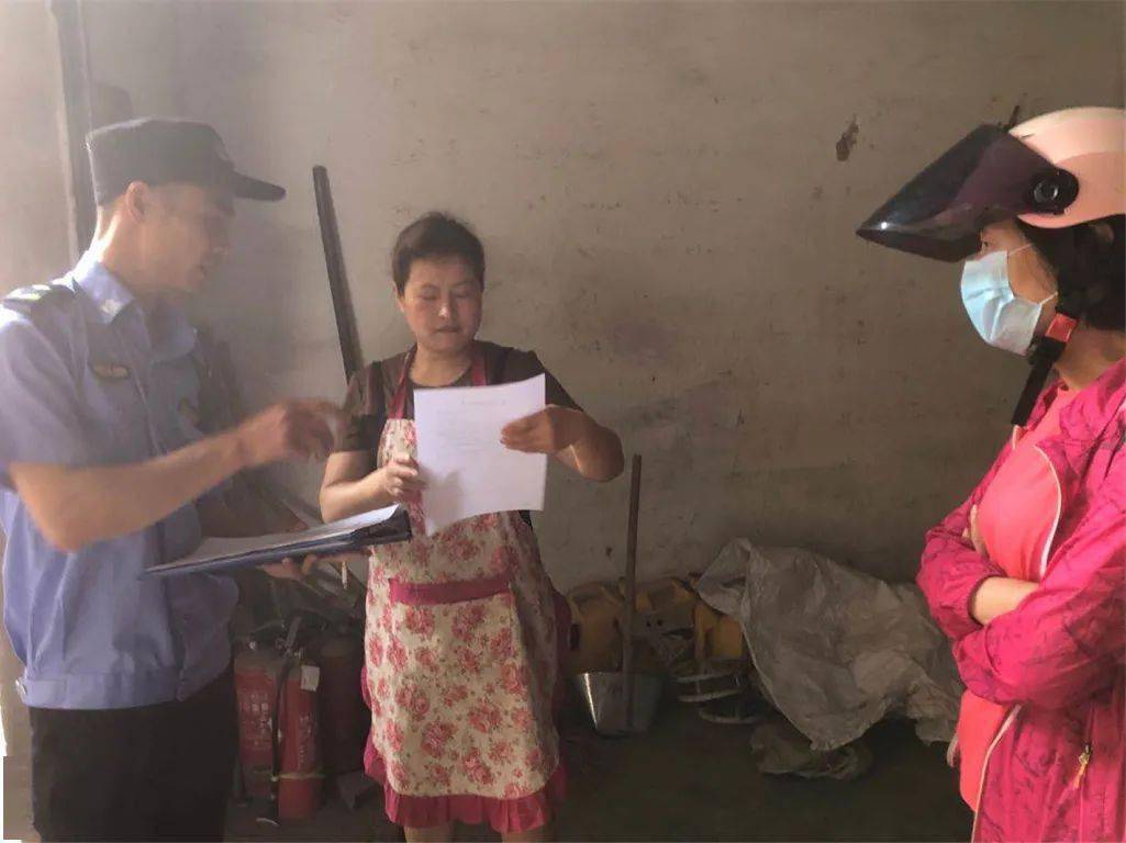 人口两头_两头身的q版人物