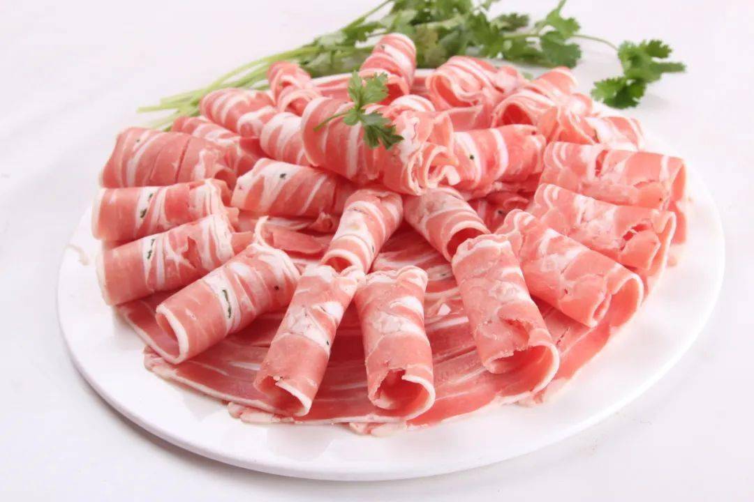 高钙羊肉是选用锡林郭勒大草原著名沙葱羊肉中月牙骨部位肉精心加工而