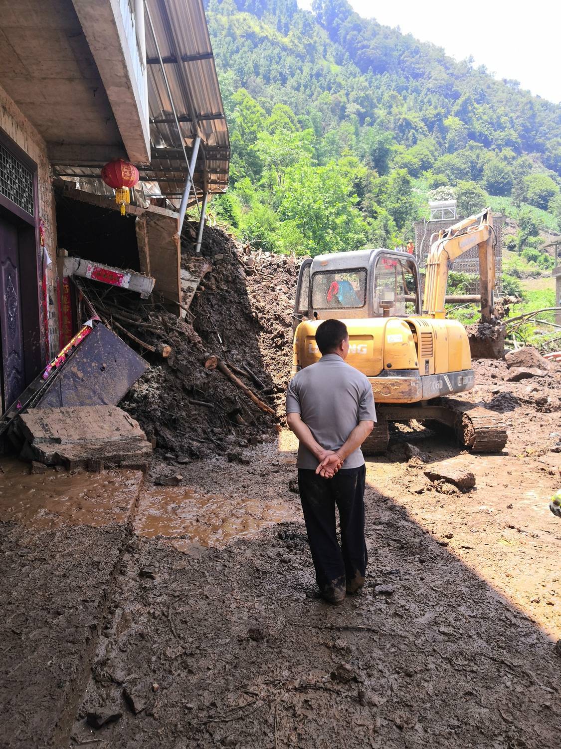 新华社|广西田林：暴雨引发泥石流 400多人被紧急疏散