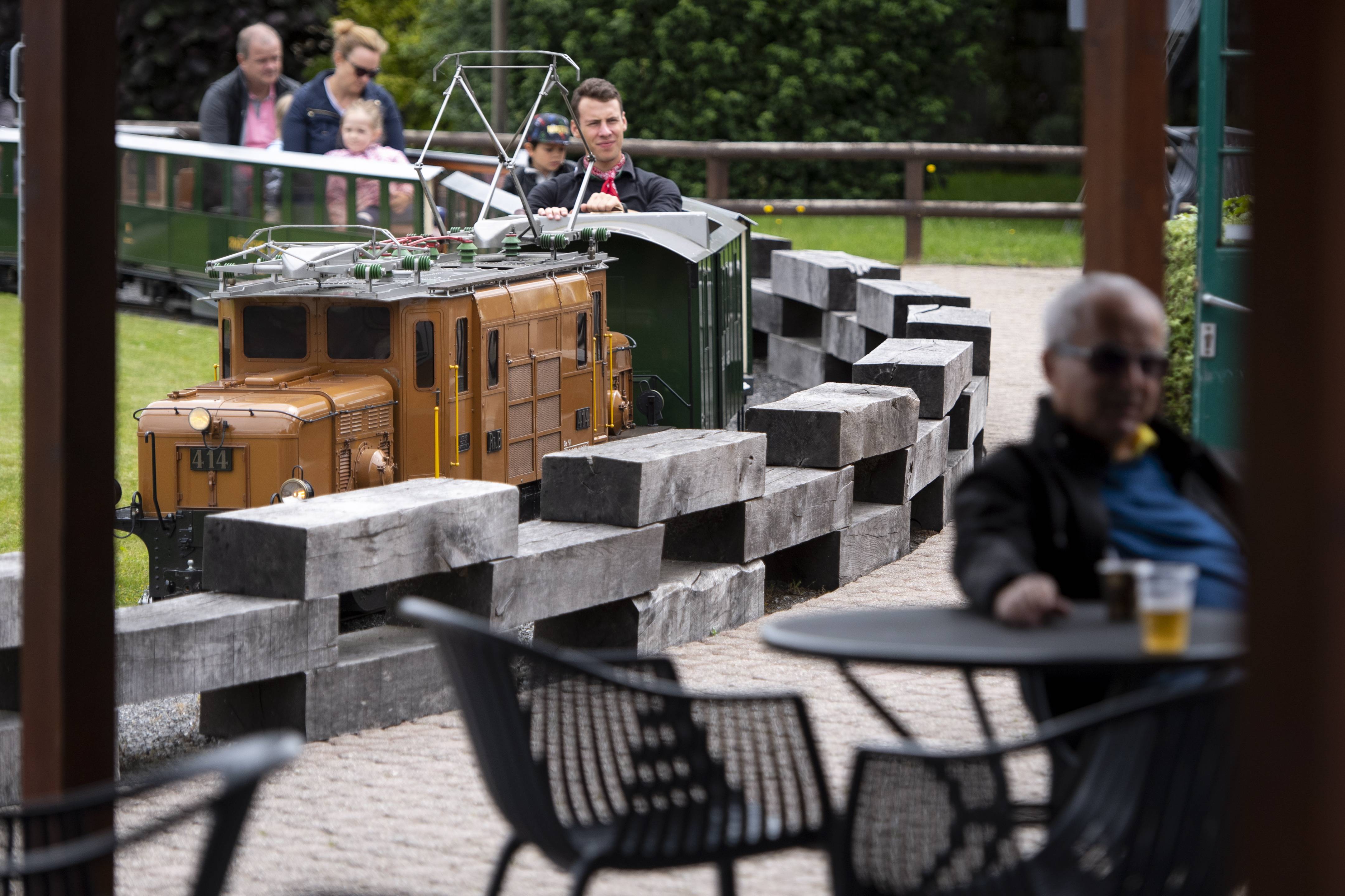 新华社|瑞士进一步放松防疫限制措施