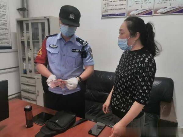 手机|葫芦岛：旅客大意丢包 铁警助力送回