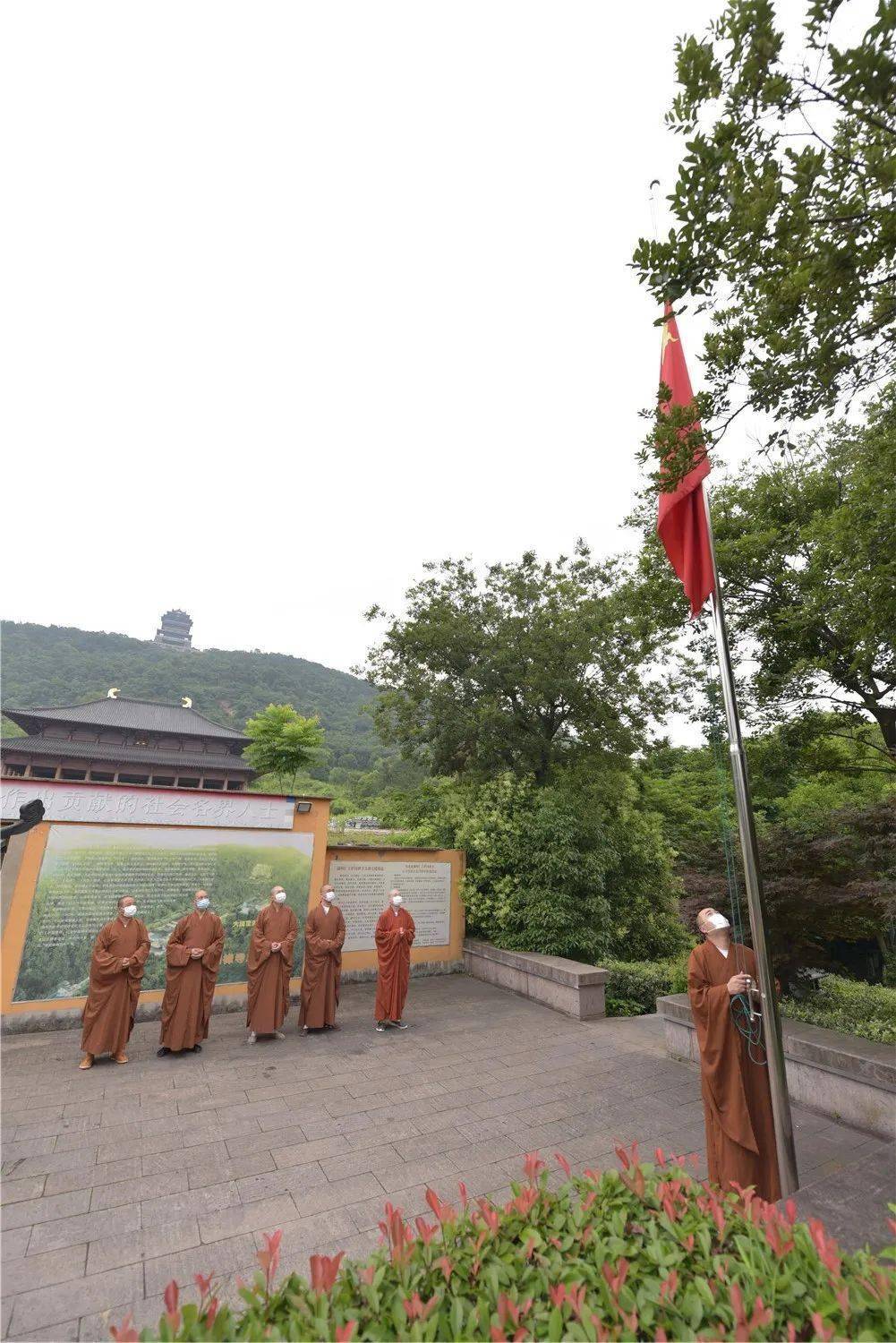 仁王护国禅寺正式恢复开放 | 举行升国旗仪式