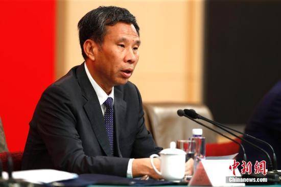 财长|中国财长介绍积极财政政策：一个“信号”四个“对冲”