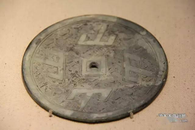 春秋铜方敦,河南南阳市名门华府小区工地1号墓出土