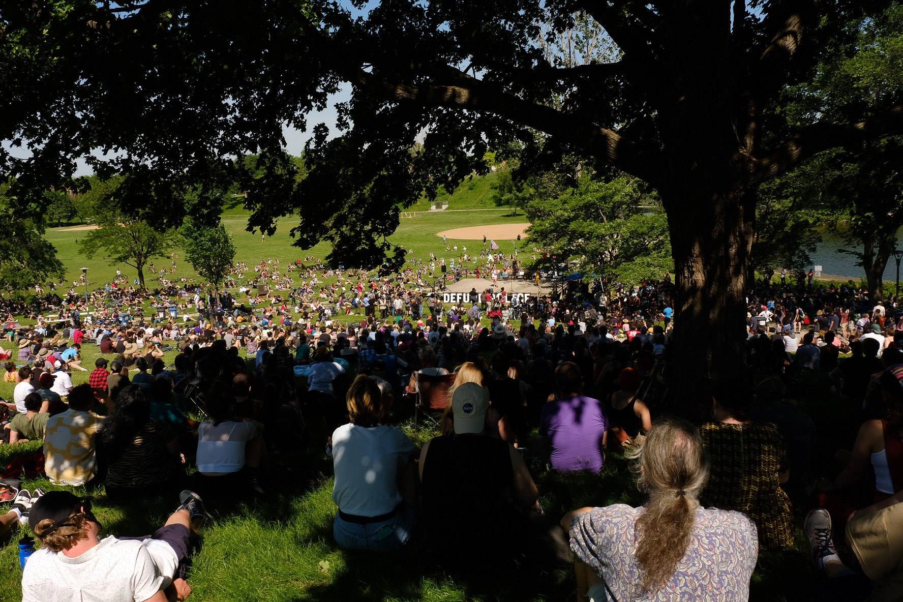 种族主义|弗洛伊德遇害市议会投票通过解散市警局：种族主义倾向严重