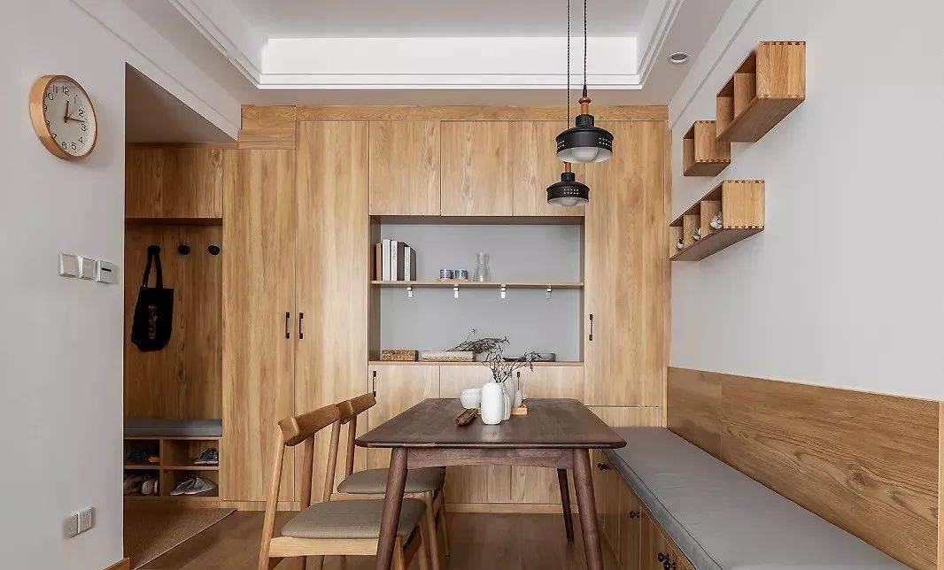 简约原木风格装修,客厅飘窗带收纳太赞!