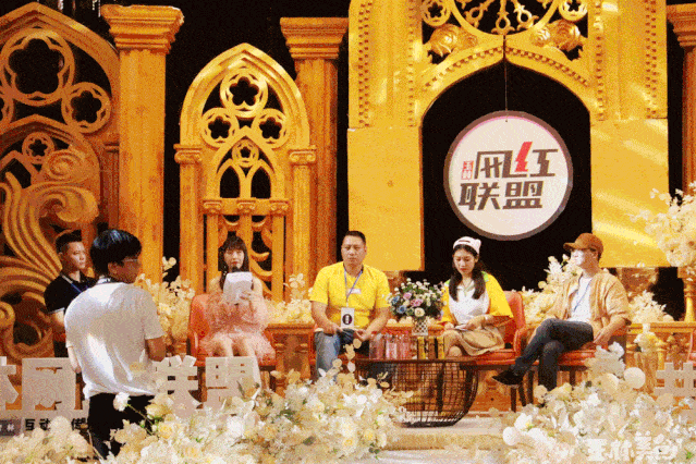 v主题分享沙龙】,现场大咖云集,场面一度很和谐由青米品牌运营谭敏