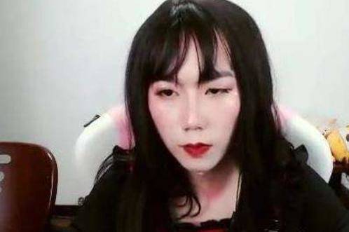 女装第一人王小歪,打游戏里女装最漂亮,女装大佬里游戏最强