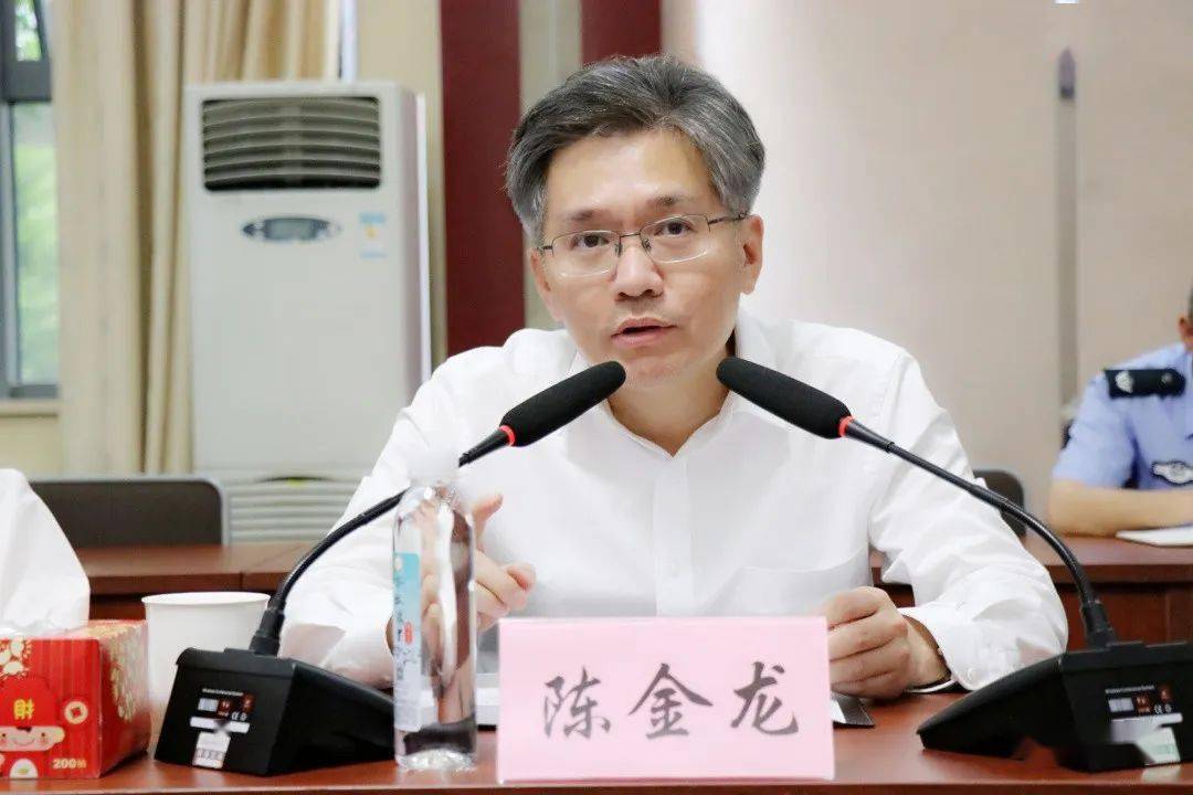 陈金龙书记表示,千灯镇上下将高度重视安全生产工作,进一步压紧压实
