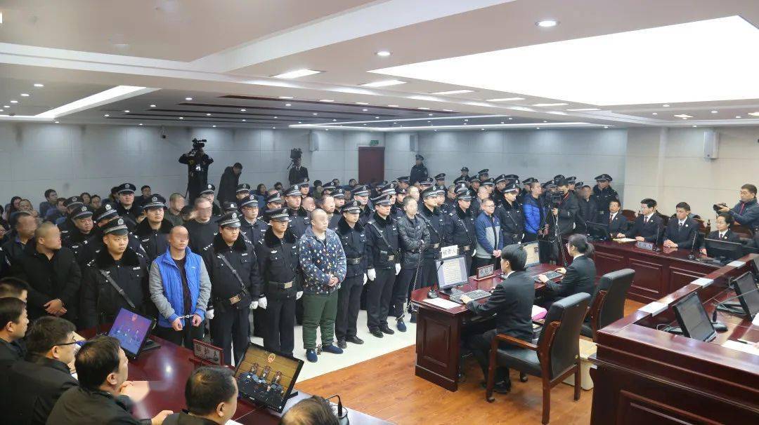 法槌起落 正义昭彰 —— 市中级法院扫黑除恶专项斗争