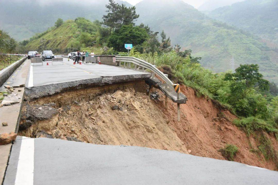 突发!永春一国道路基坍塌,交通紧急封闭