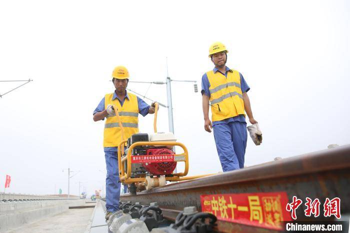 通道|江苏盐通高铁开始铺轨系沿海高铁通道重要组成部分